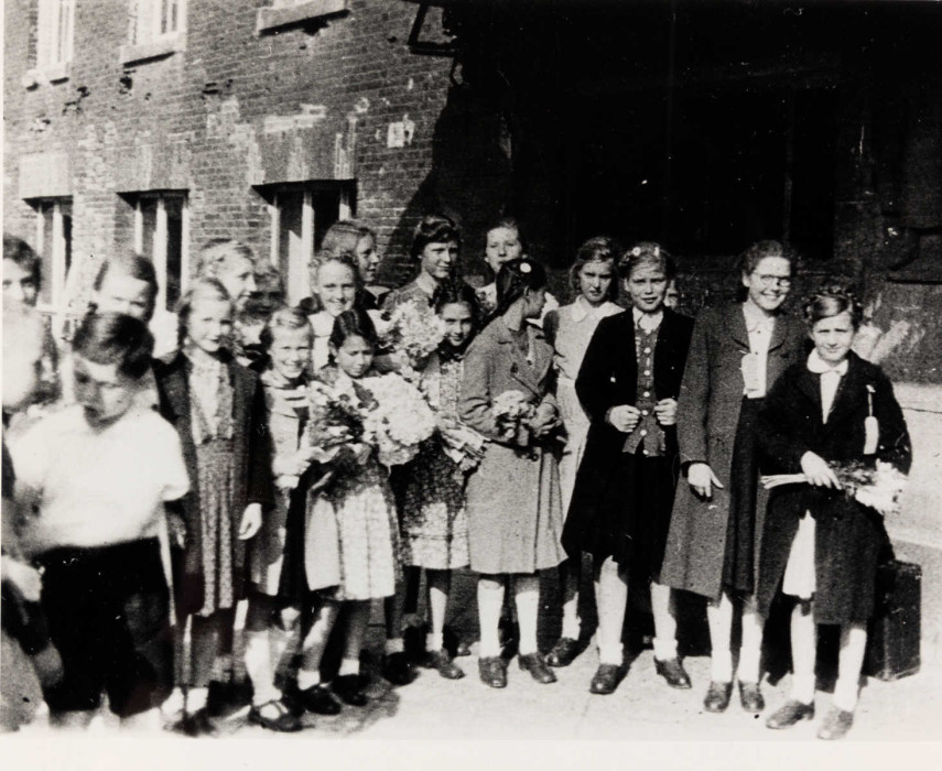 Children standing together as part of the first Reading Düsseldorf exchange in 1949 ref. D/EX653/5/4/3/2/10