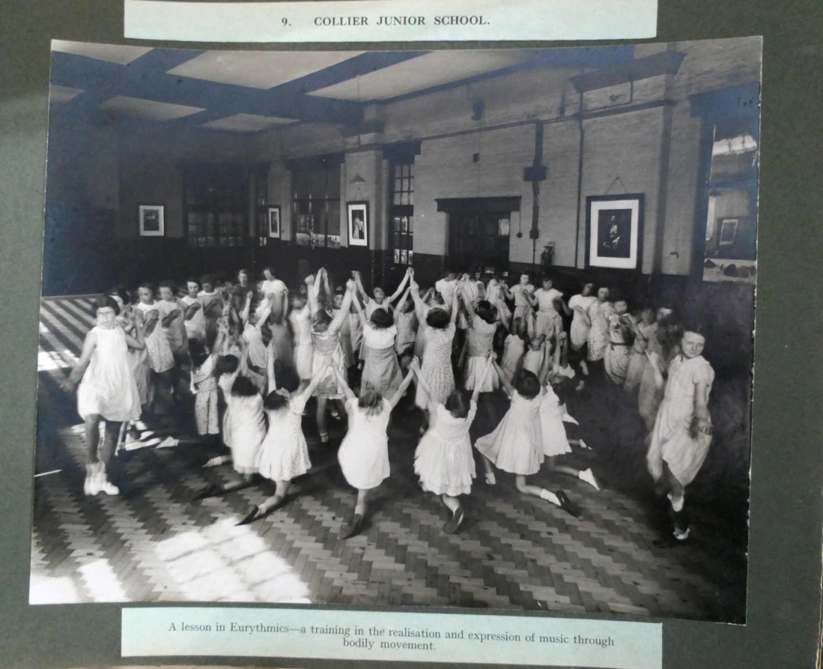 Girls in a eurthymics class, 1934 ref. 89/SCH/2/26